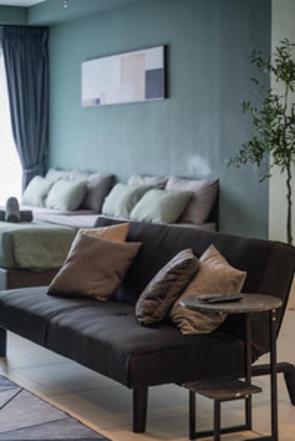 Deluxe Seaview Suite Twin Bed By The Only Bnb Tanjung Tokong Ngoại thất bức ảnh