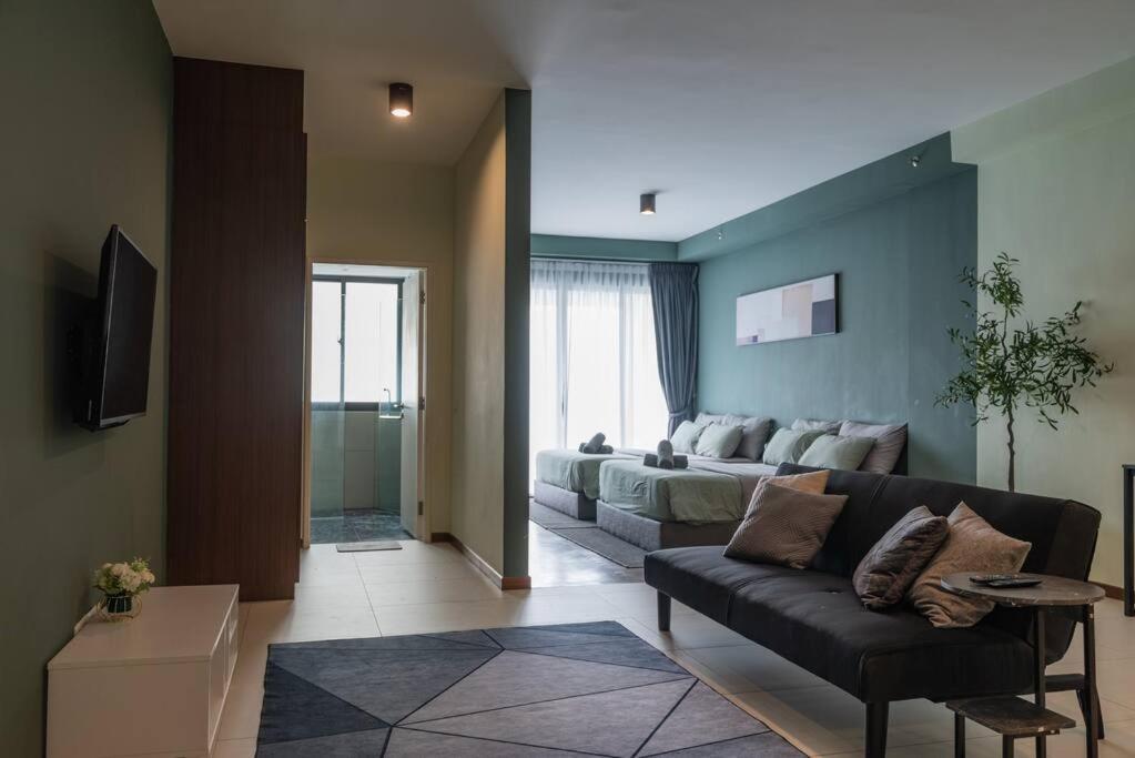 Deluxe Seaview Suite Twin Bed By The Only Bnb Tanjung Tokong Ngoại thất bức ảnh